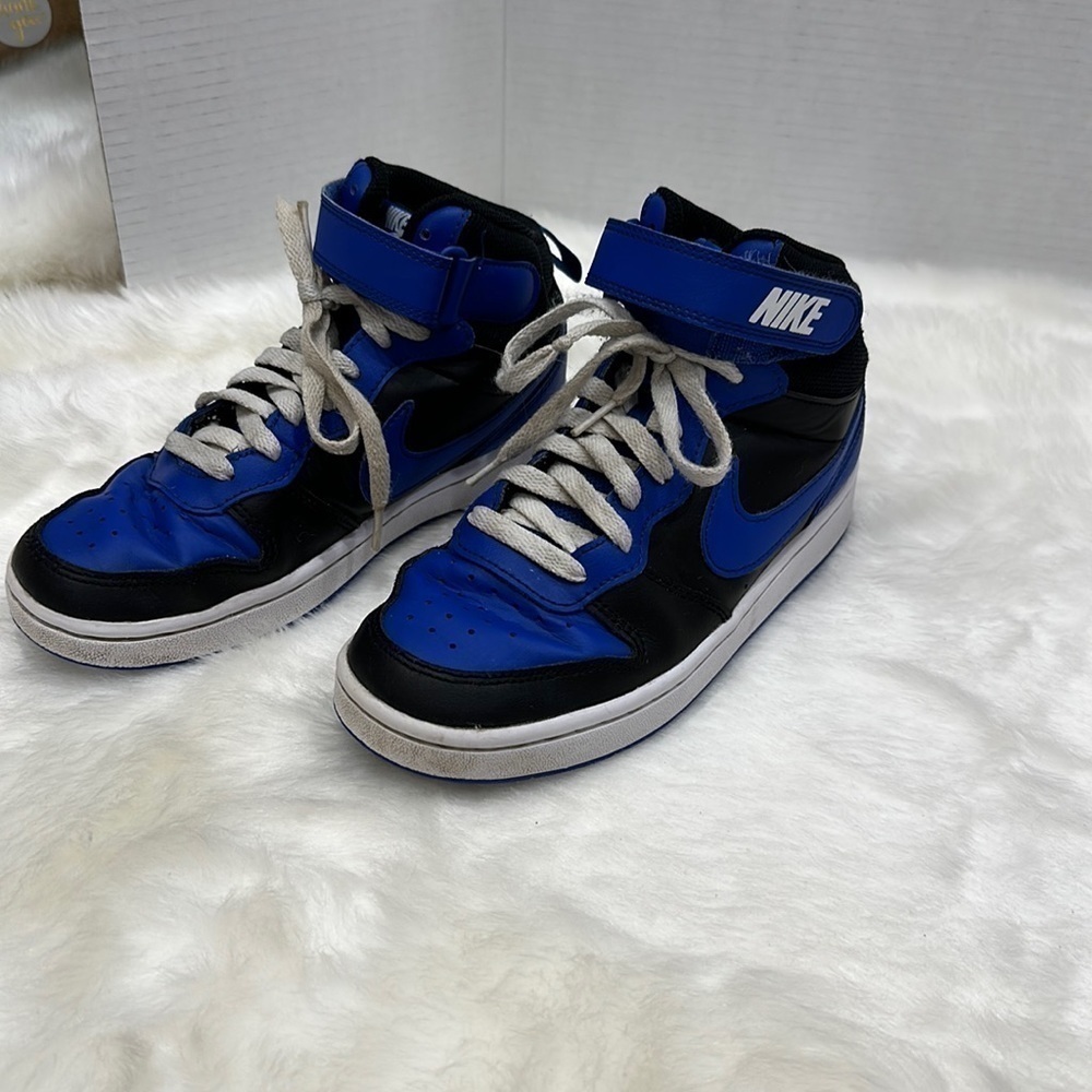 Nike Boys Court Borough Mid 2 DM8872-001 Basketball Shoes Sneakers size 5Y